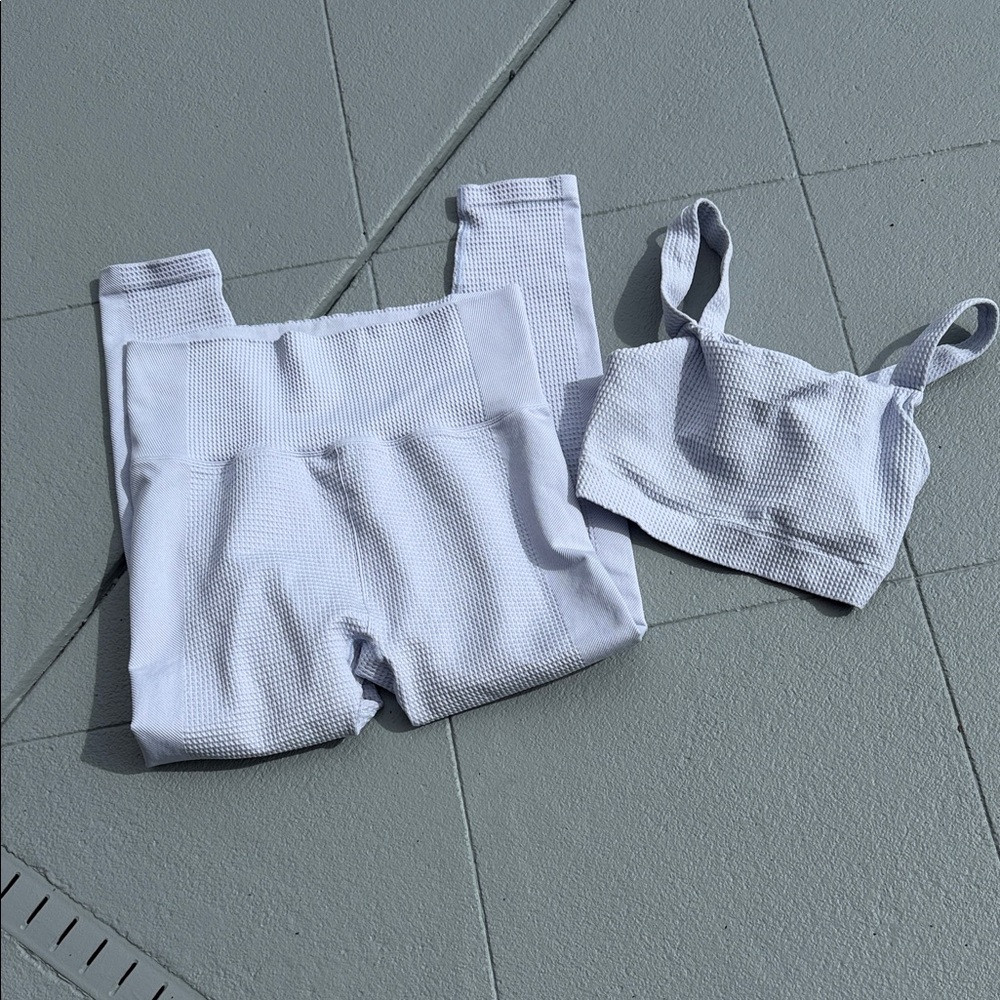All in Motio  Women’s light purple workout set